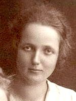 Maria Hedwig Stoltzen. li: 1917. re: 1925.
